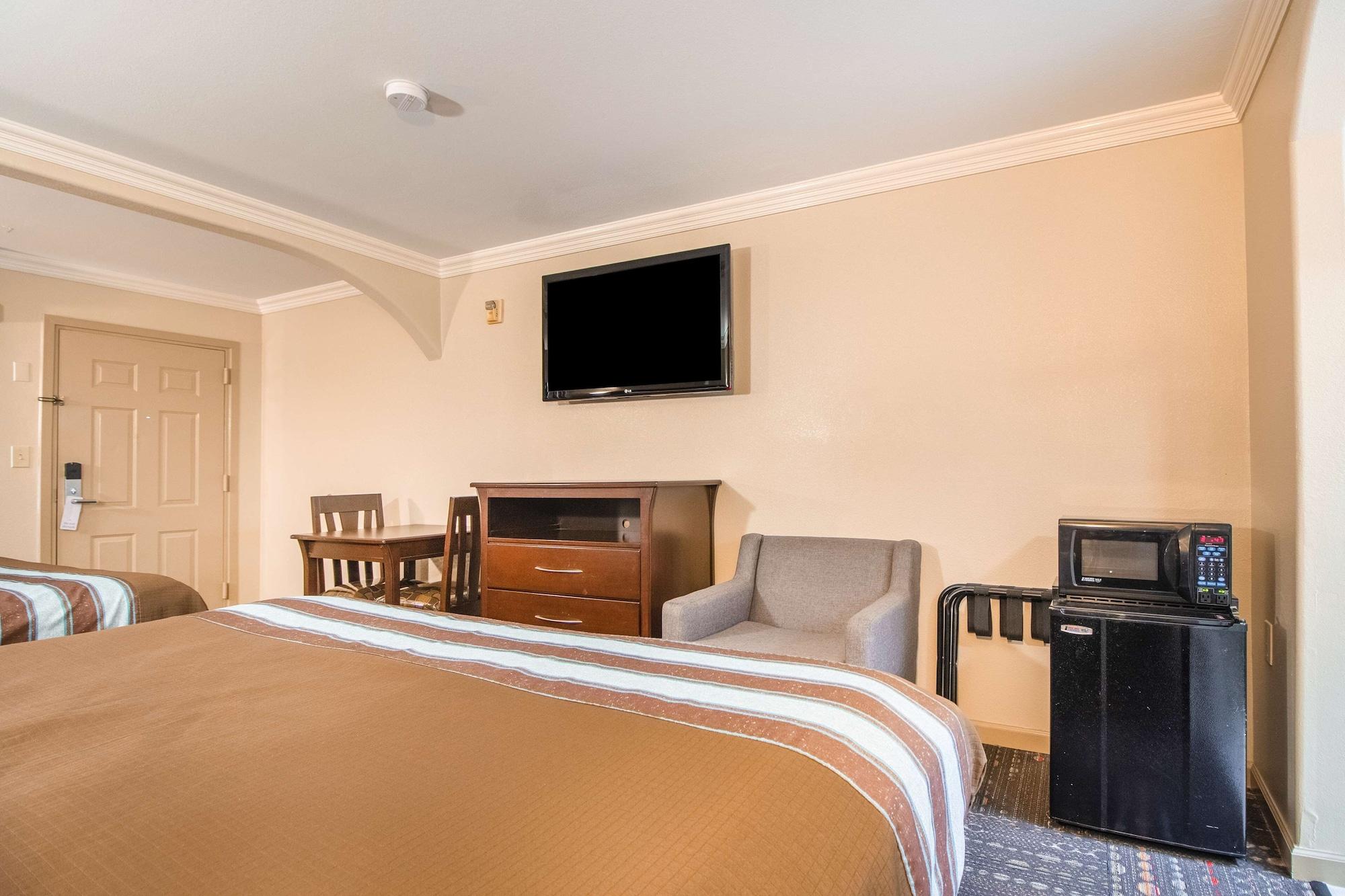 Americas Best Value Inn Houston Heights At I-45 Exteriör bild