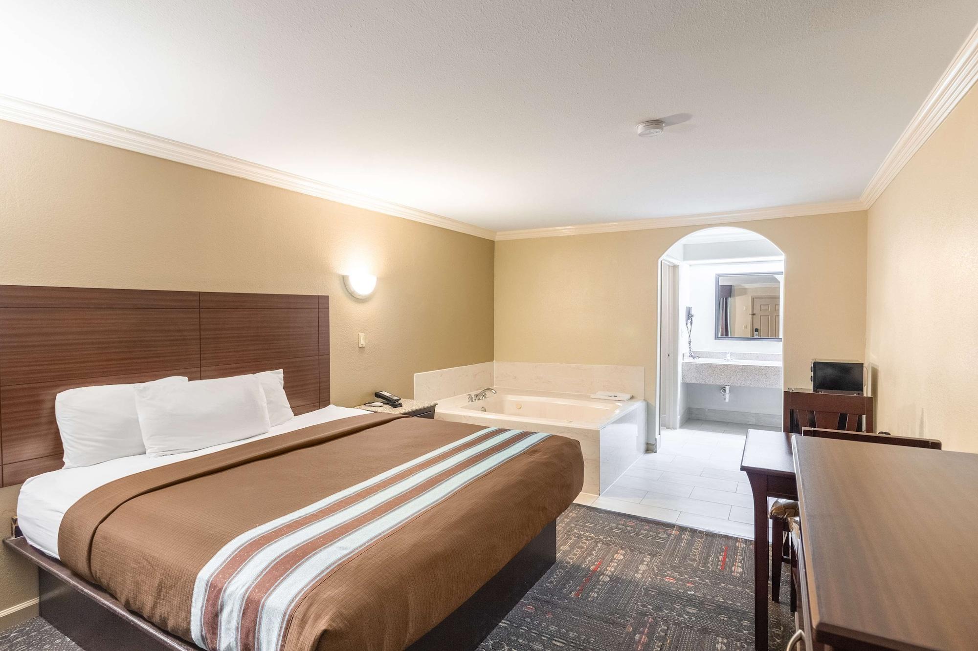 Americas Best Value Inn Houston Heights At I-45 Exteriör bild