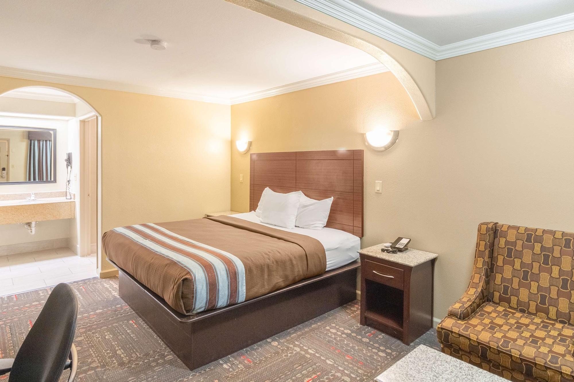 Americas Best Value Inn Houston Heights At I-45 Exteriör bild