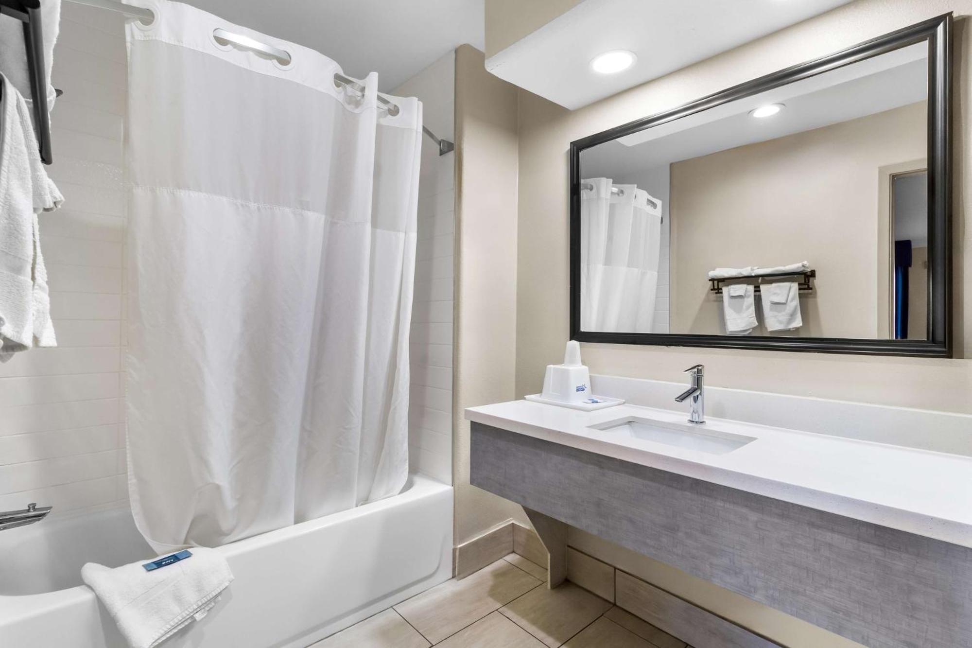 Americas Best Value Inn Houston Heights At I-45 Exteriör bild