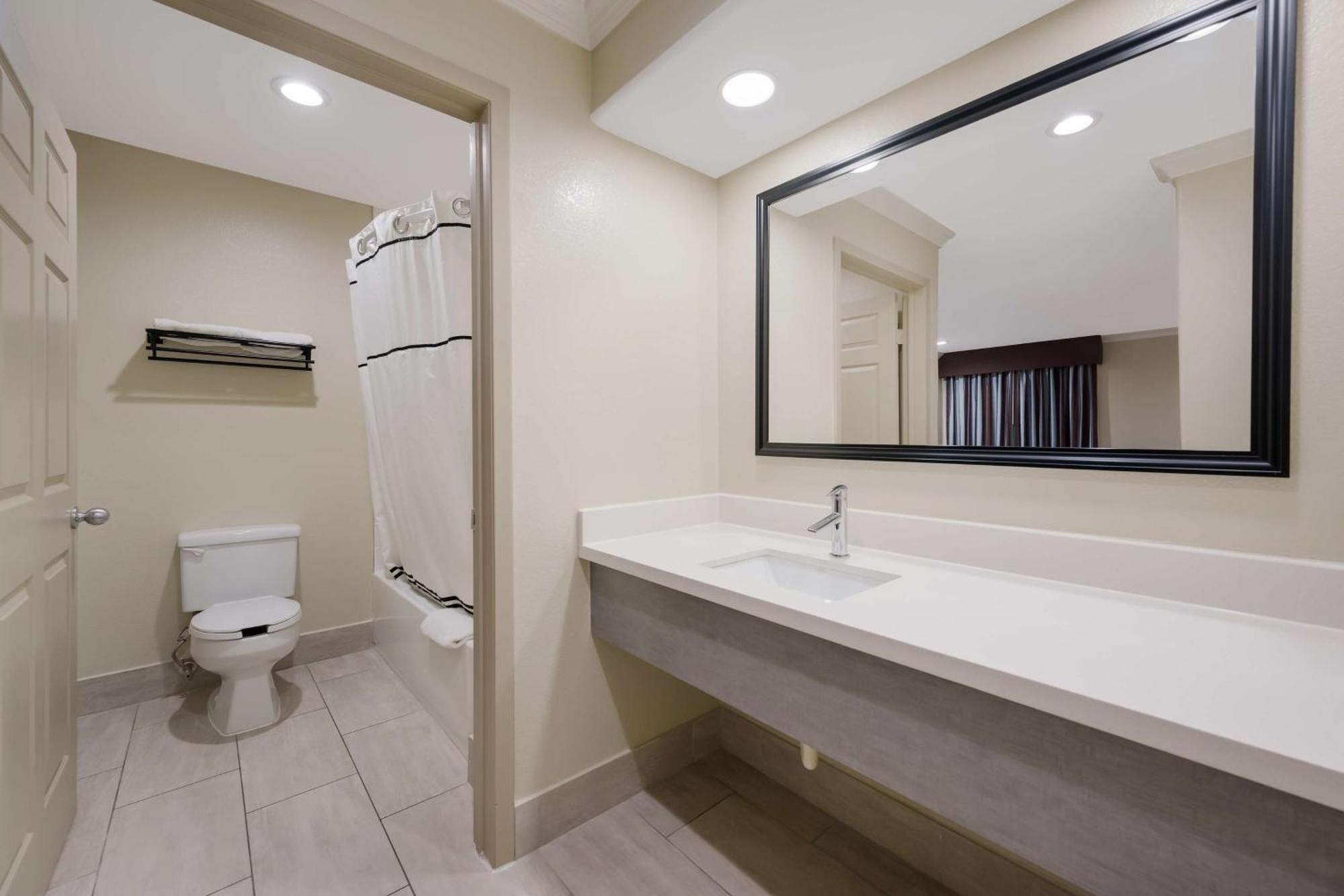 Americas Best Value Inn Houston Heights At I-45 Exteriör bild