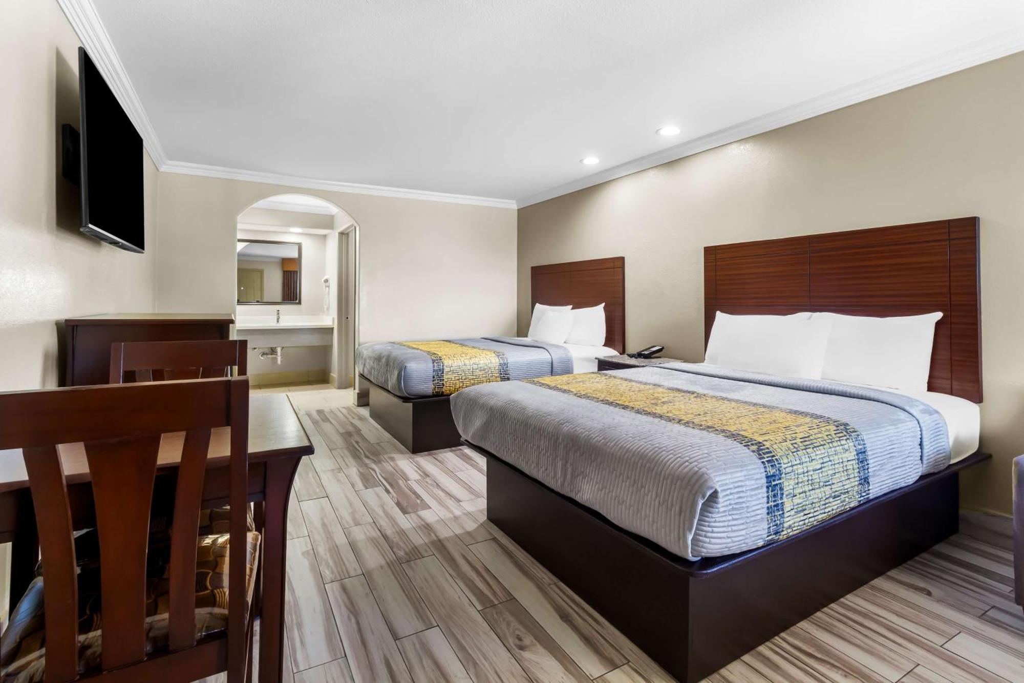 Americas Best Value Inn Houston Heights At I-45 Exteriör bild