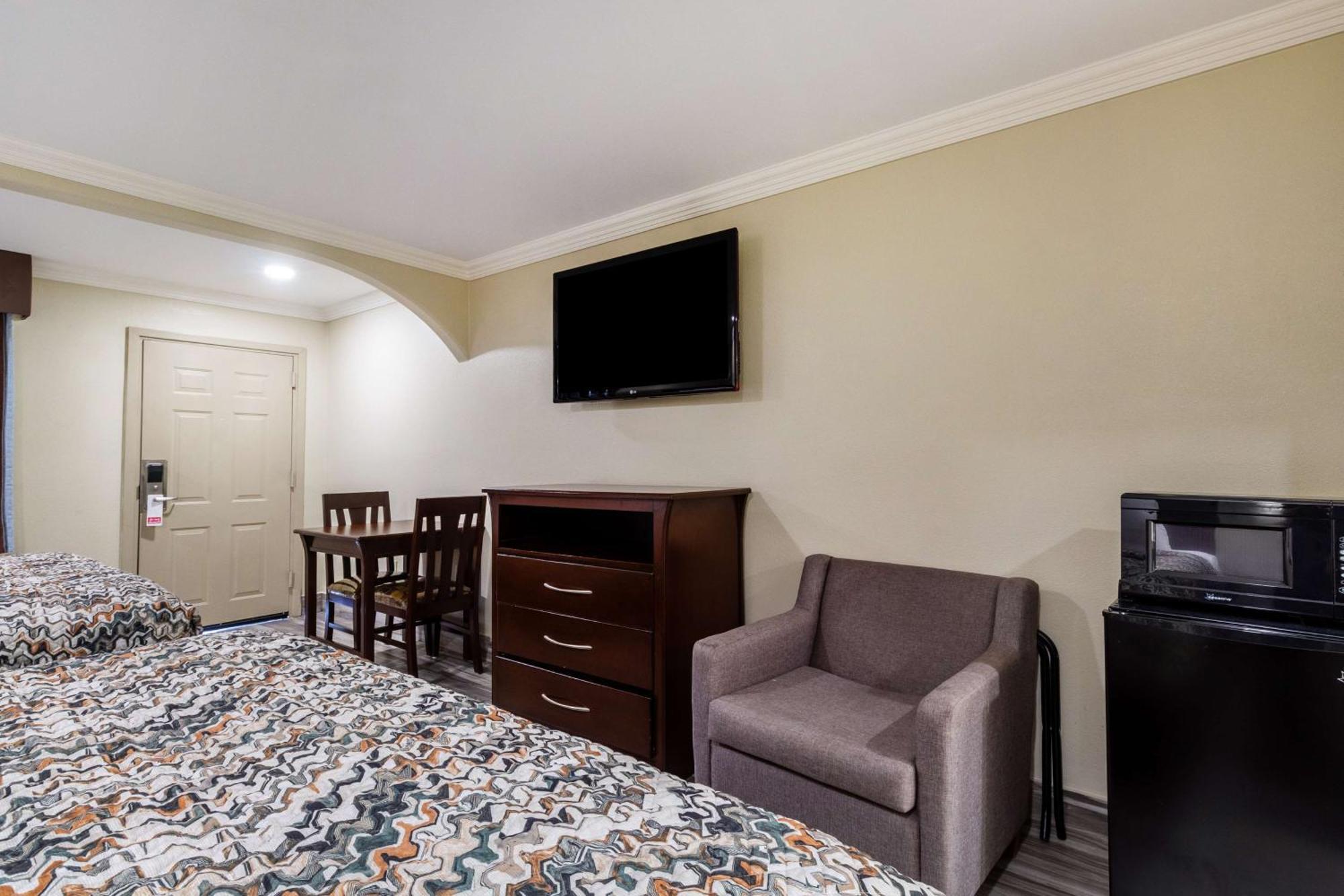 Americas Best Value Inn Houston Heights At I-45 Exteriör bild