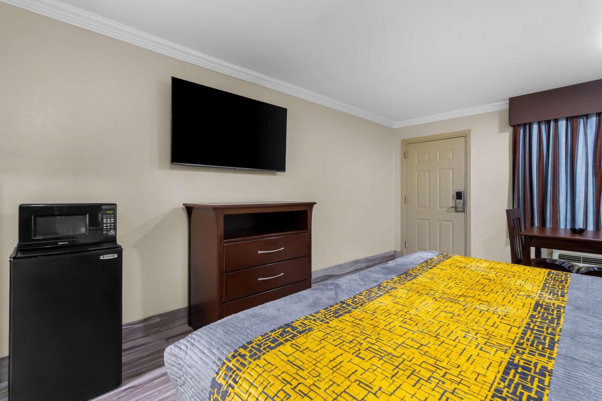 Americas Best Value Inn Houston Heights At I-45 Exteriör bild