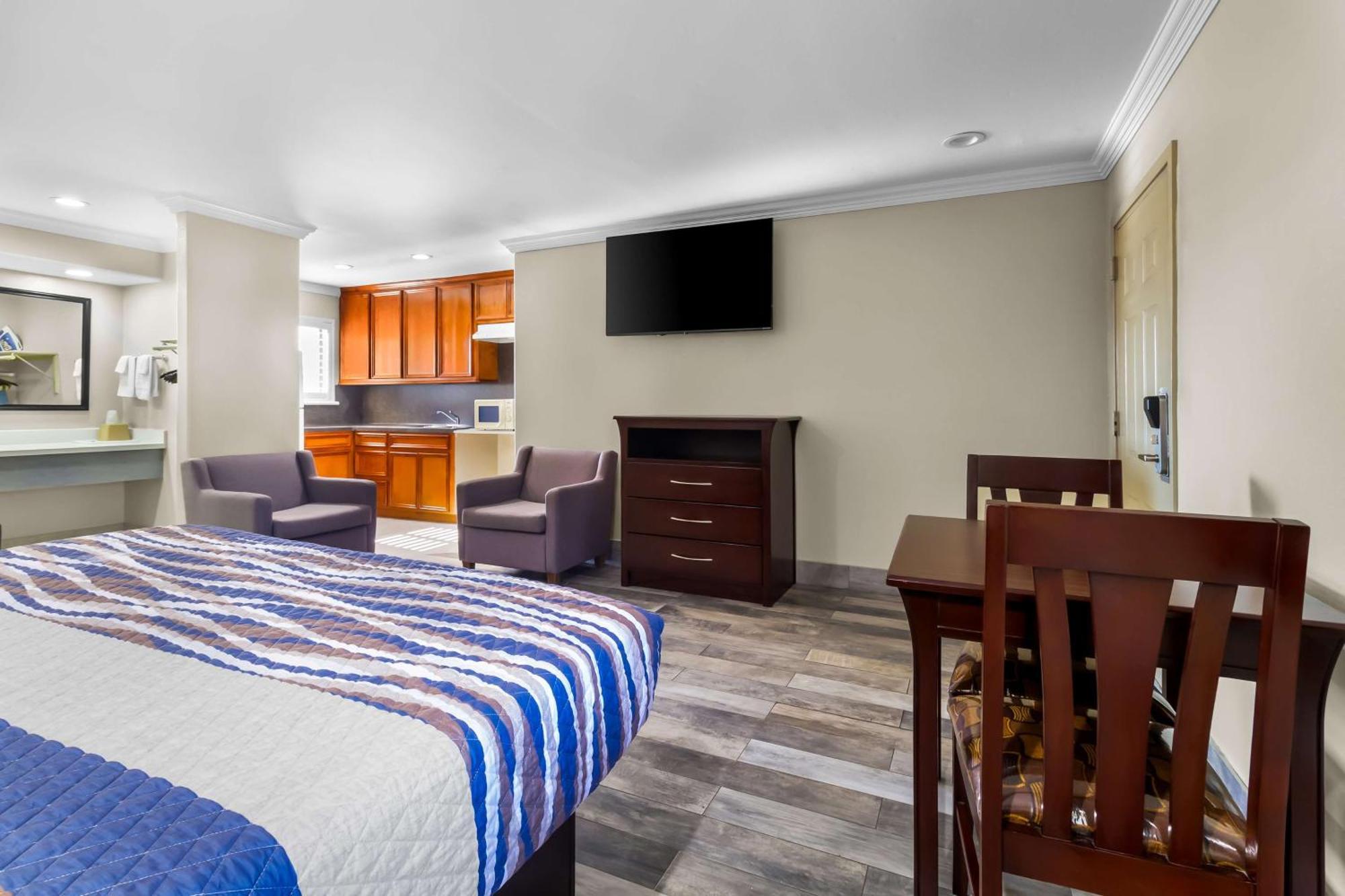 Americas Best Value Inn Houston Heights At I-45 Exteriör bild