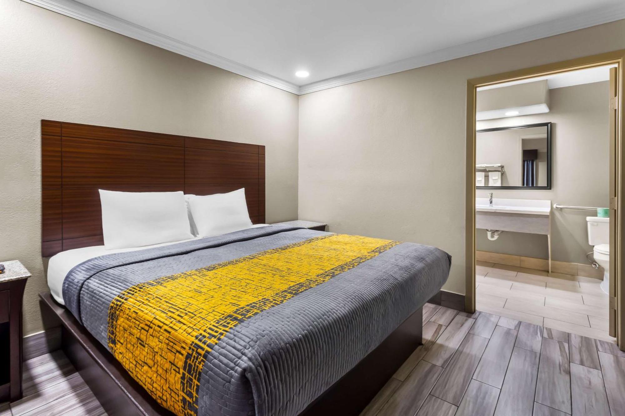 Americas Best Value Inn Houston Heights At I-45 Exteriör bild
