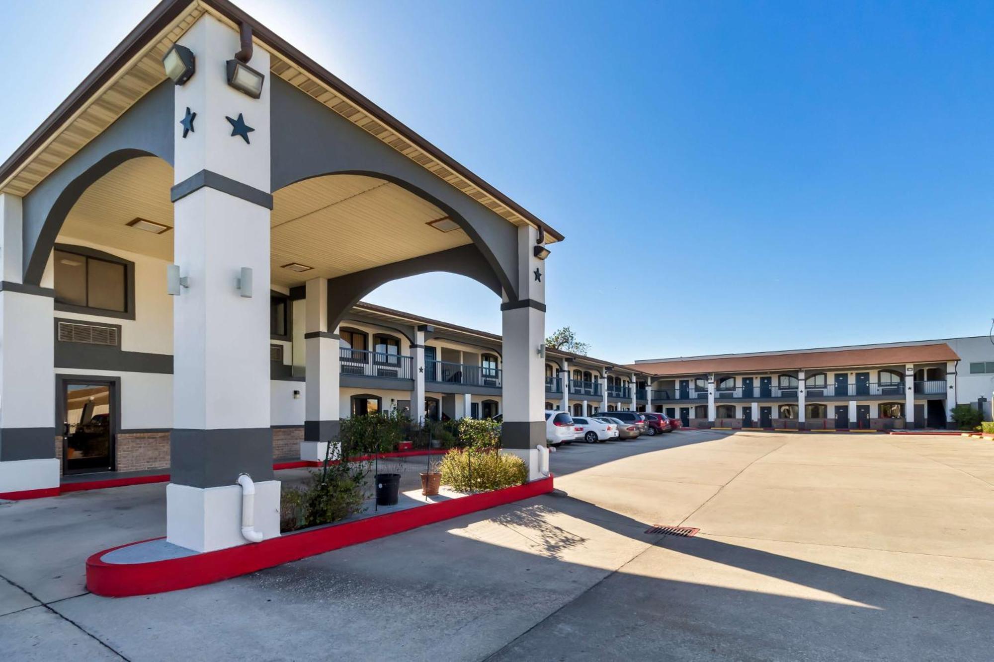 Americas Best Value Inn Houston Heights At I-45 Exteriör bild